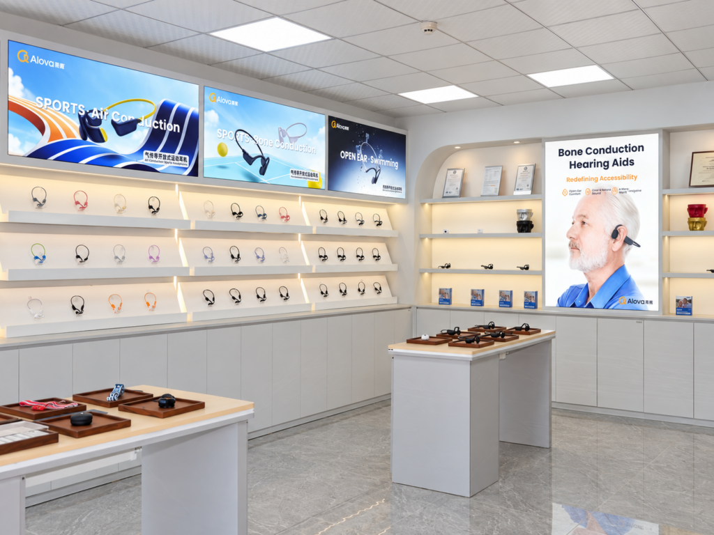 Alova奈听 showroom displaying open-ear headphones and bone conduction hearing products