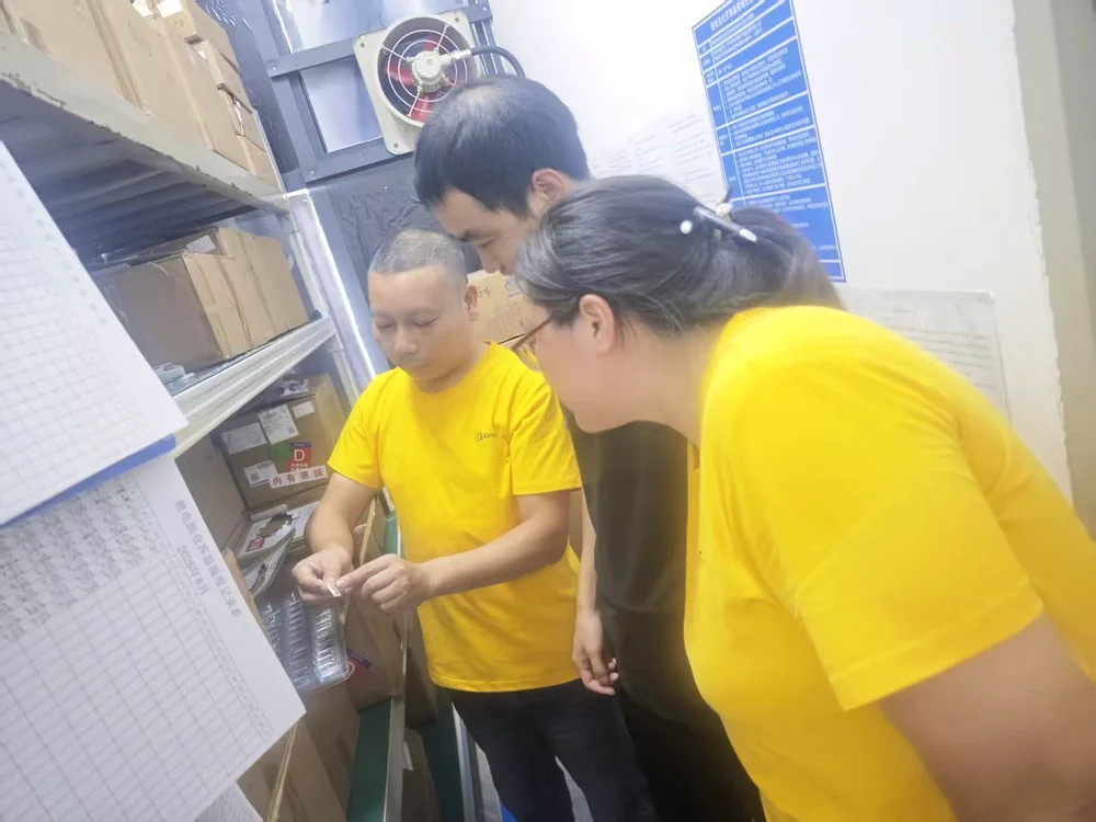 Alova employees discussing on-site operations